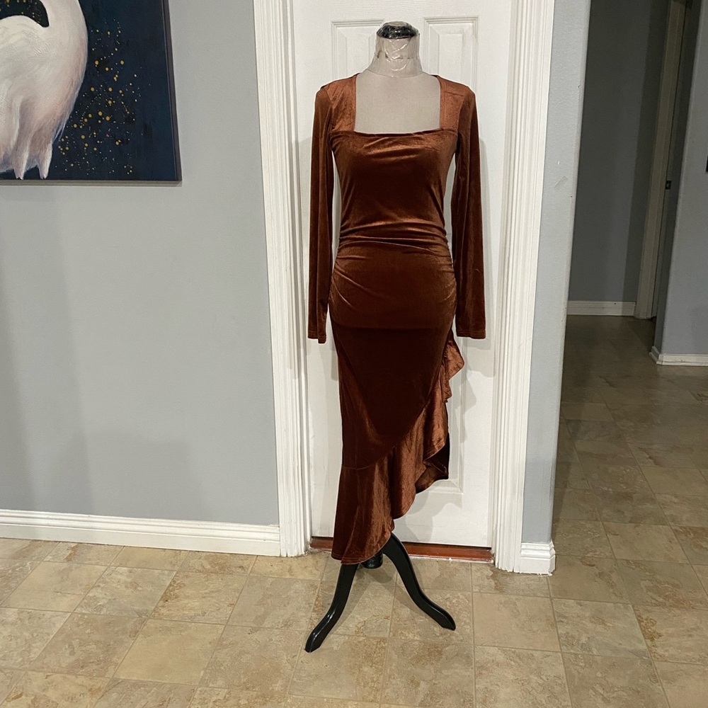 New Small Women Long-sleeve velvet maxi dress w/ ruffled asymmetrical hemline